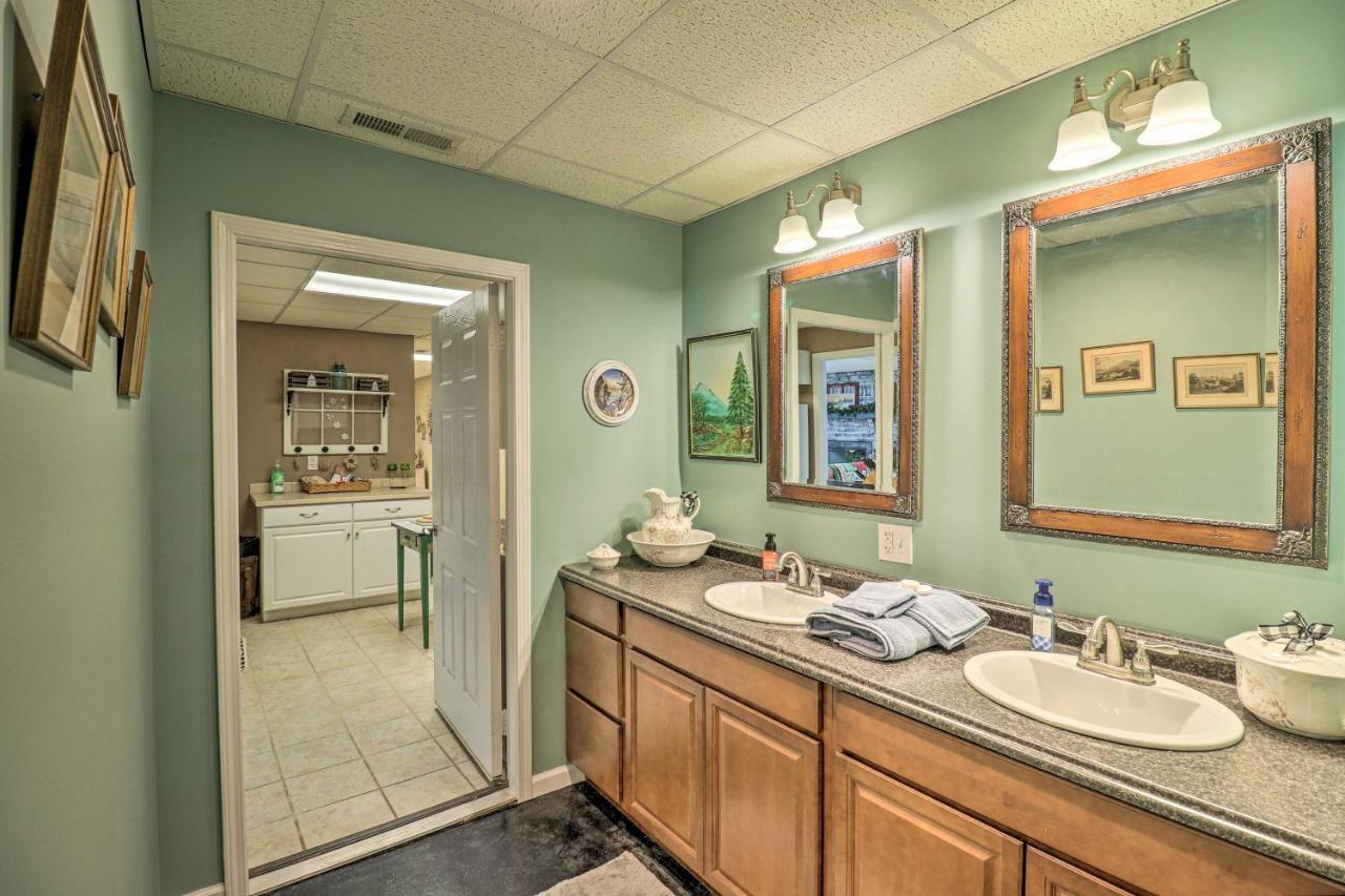 Private Hendersonville Hideaway With Fire Pit! エクステリア 写真